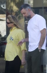 Jennifer Lawrence - Kiss with Cooke Maroney in Studio City 10-21-2024 (1)