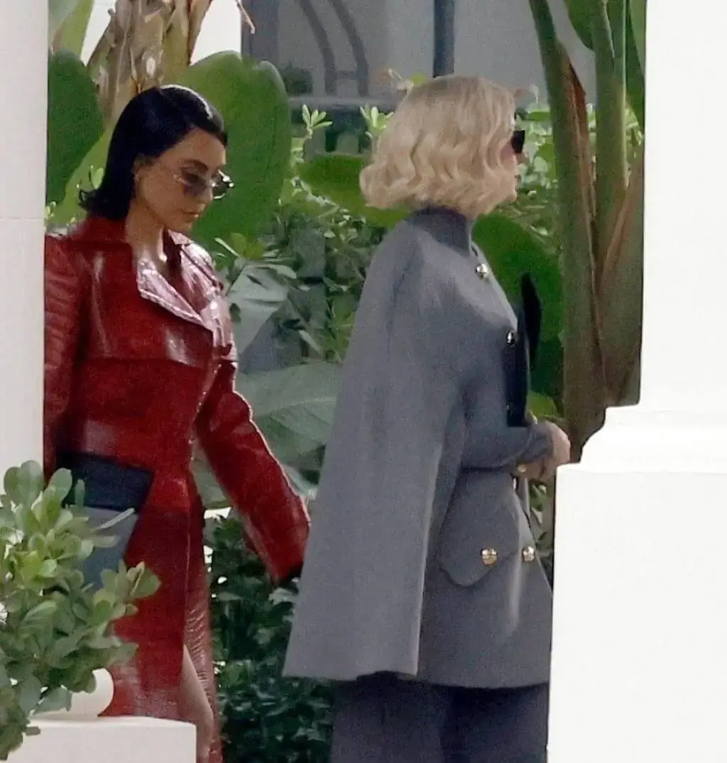 Kim Kardashian And Naomi Watts On The Set Of 'all's Fair' 10-15-2024 (10)